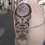 tribal nordico blackwork pontilhismo pedro veloso tattoo vegvisir viking